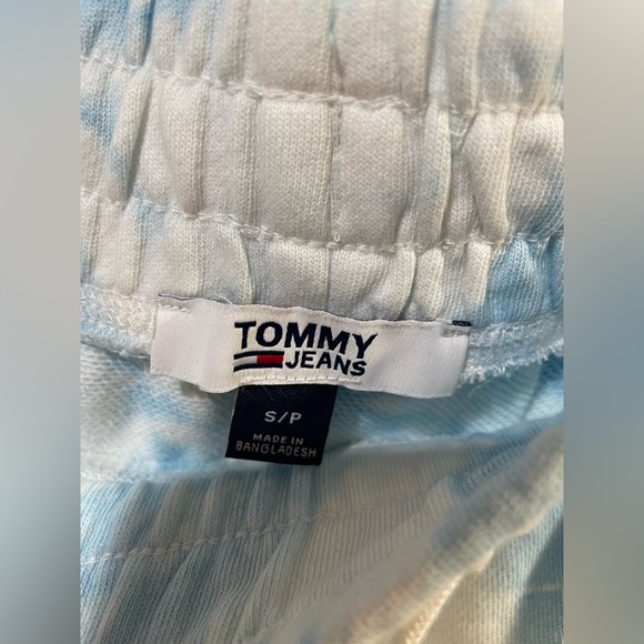 Never worn Tommy Hilfiger shorts size S - Picture 3 of 6